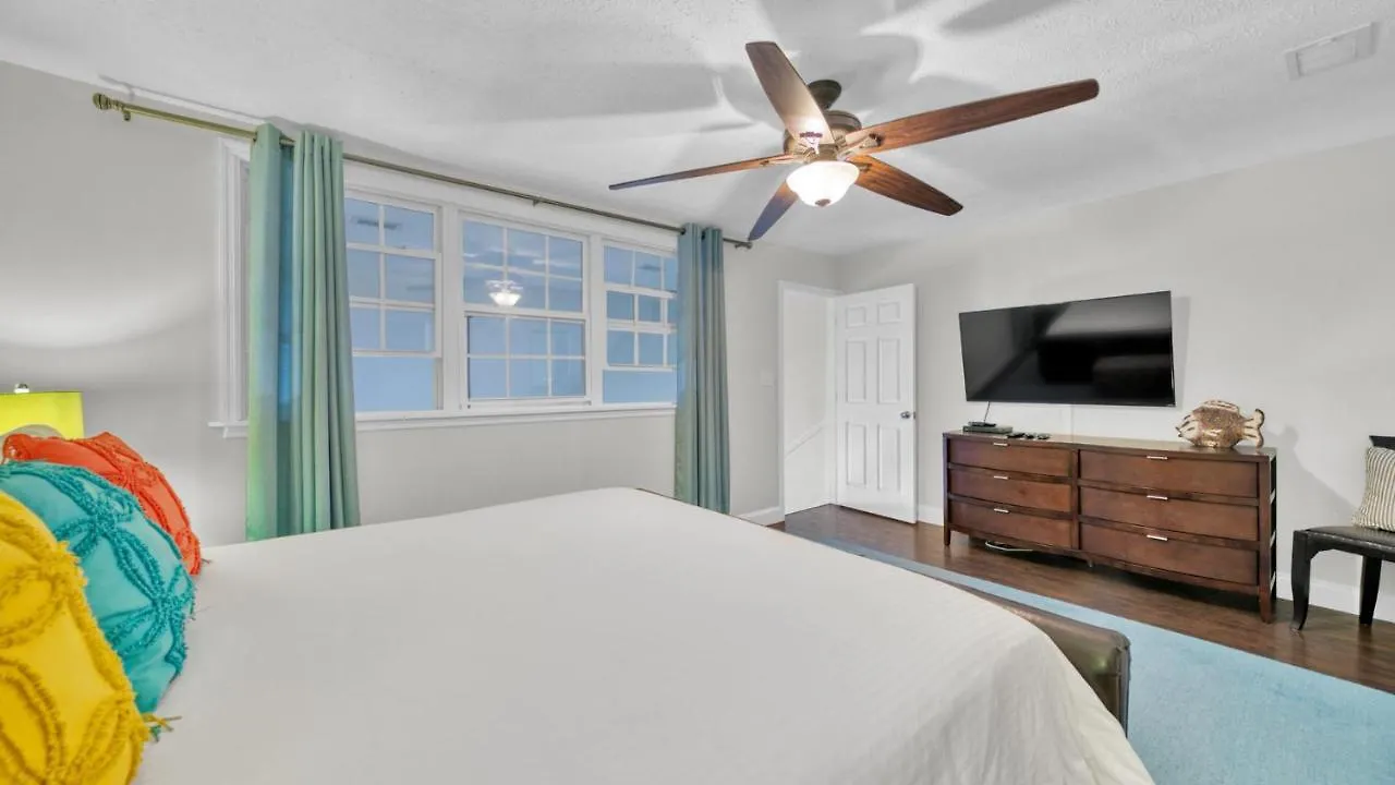 Crystal Villas 12B - Updated 2 Bedroom With Loft Beach Front Condo In The Heart Of Destin United States