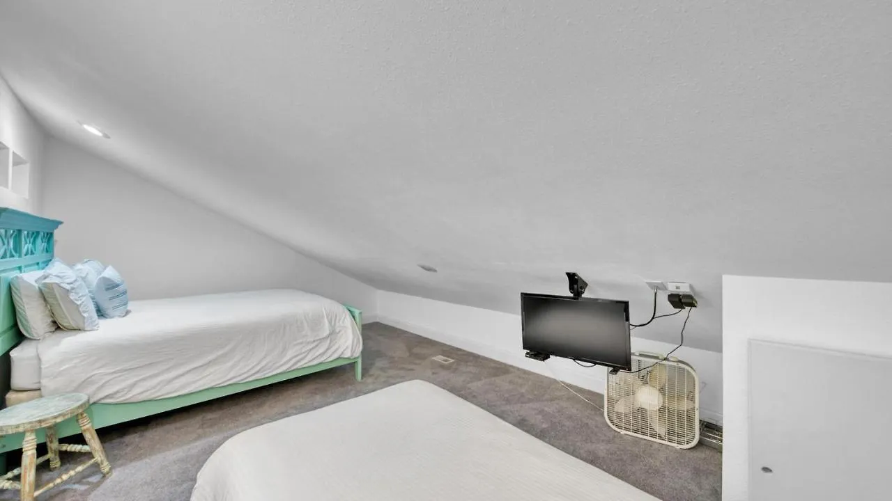 Crystal Villas 12B - Updated 2 Bedroom With Loft Beach Front Condo In The Heart Of Destin 0*,  United States